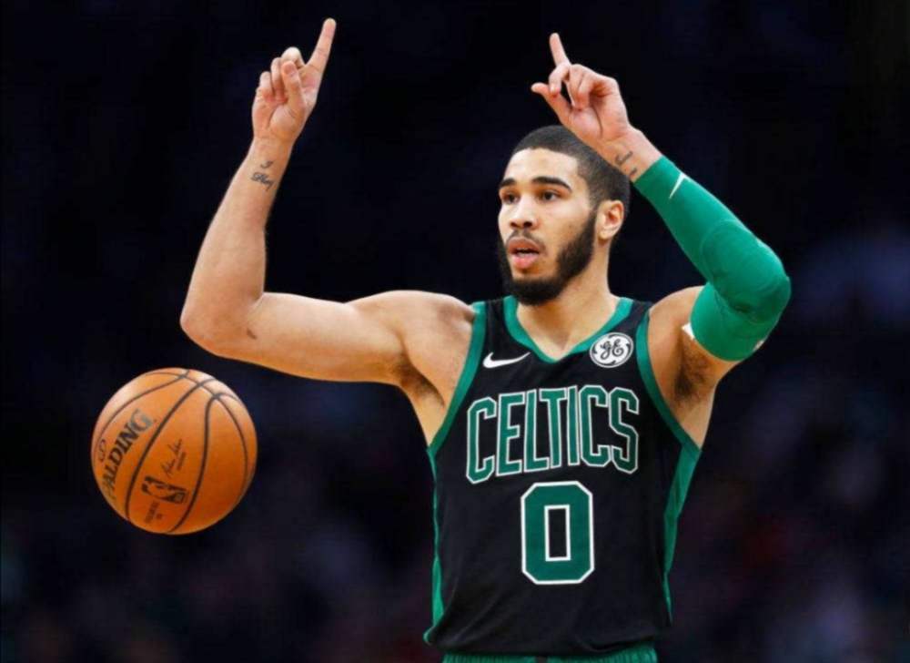  塔图姆末节爆发绿军加时险胜雄鹿