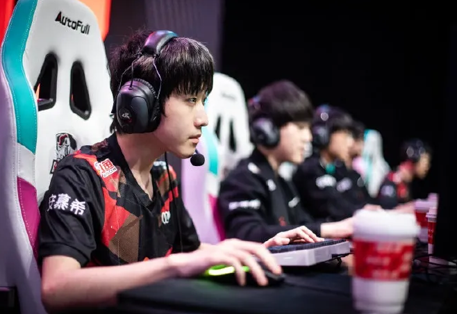  电竞选手心理辅导助力稳定发挥