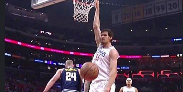  内线巨无霸统治禁区彰显绝对实力