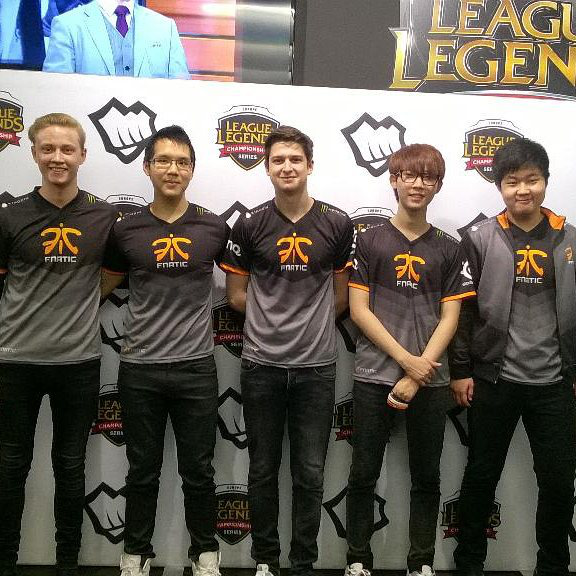  电竞天才少年横空出世，单场五杀震撼全场  