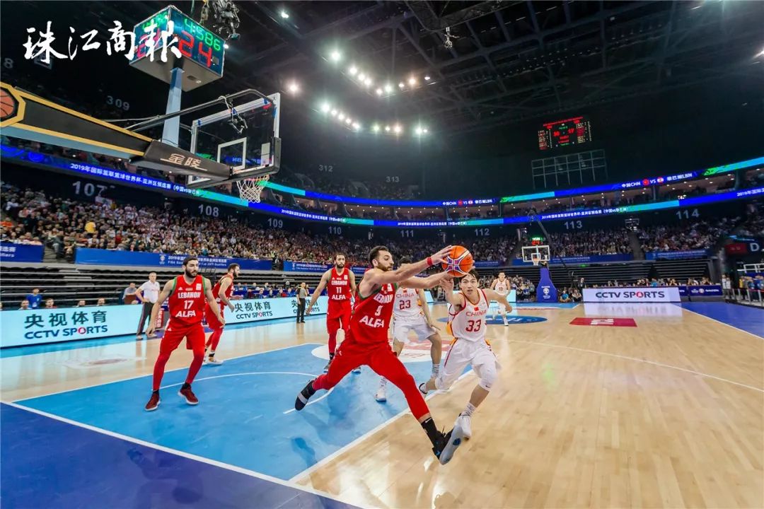  篮球装备市场火爆，球迷消费热情高涨