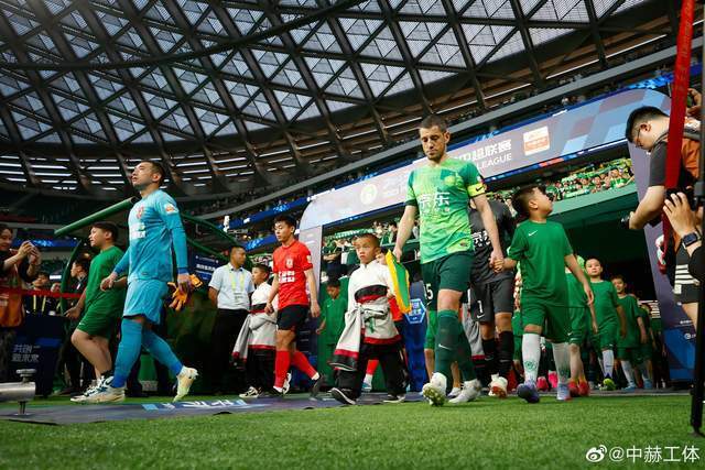 足球公益项目下乡,留守儿童圆梦球场